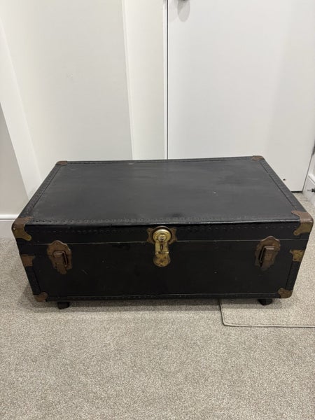 Vintage trunk Carousel 1