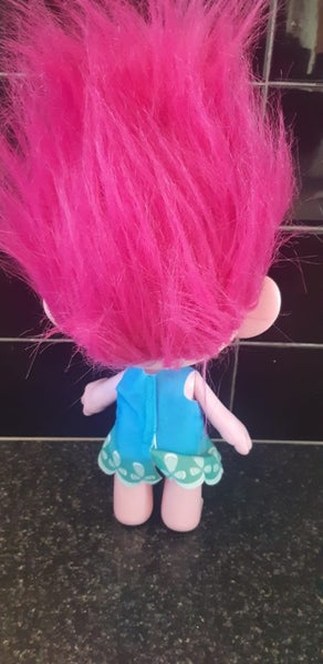 DreamWorks Trolls World Poppy Doll Carousel 4