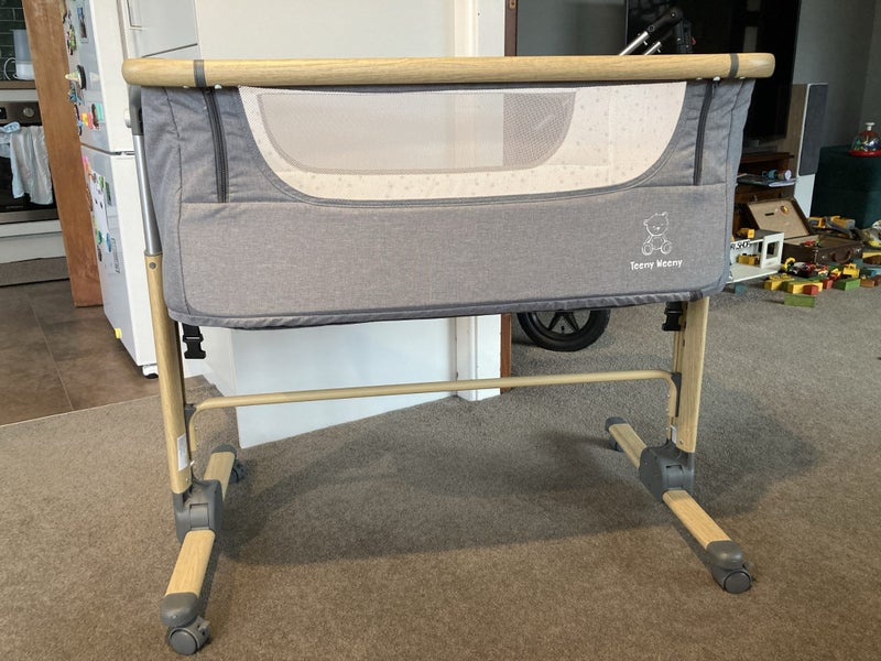 Teeny Weeny Co-Sleeper, Sheets & Mattress Protector Carousel 1