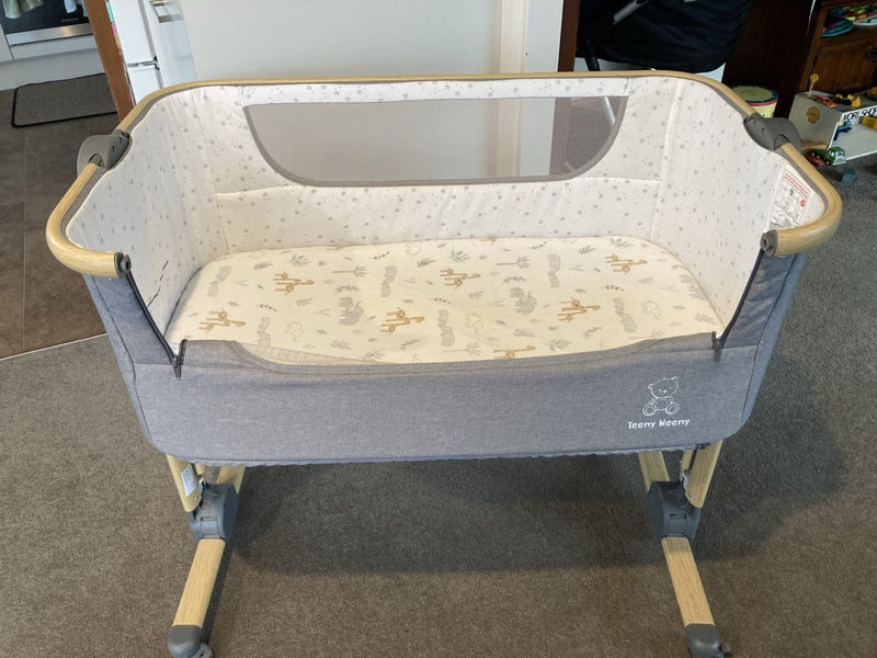 Teeny Weeny Co-Sleeper, Sheets & Mattress Protector Carousel 2