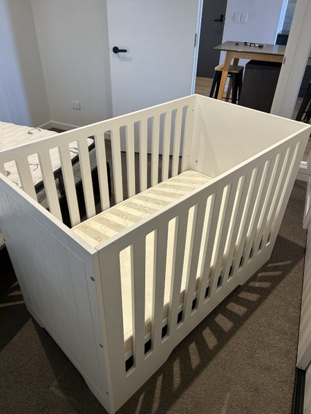 Mocka cot (as new) Carousel 1