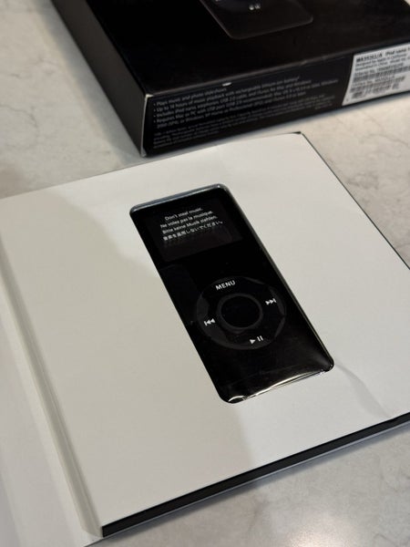 iPod nano 1st Generation BRAND NEW Carousel 10