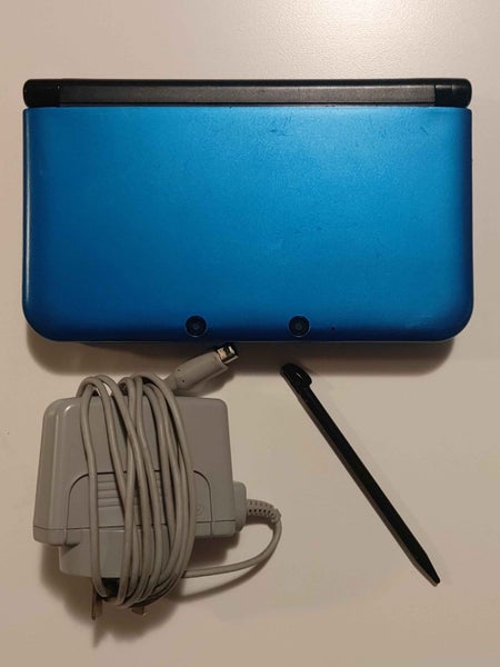 Nintendo 3DS XL Blue/Black - PAL Region - Stylus and Charger Included Carousel 1