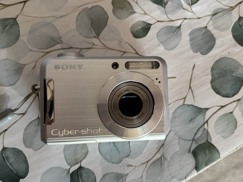 Sony Cybershot 7.2 megapixel camera Carousel 2