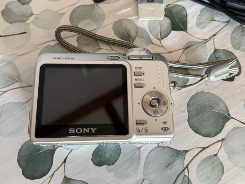 Sony Cybershot 7.2 megapixel camera Carousel 3