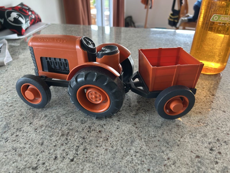 Green toys plastic tractor Carousel 1