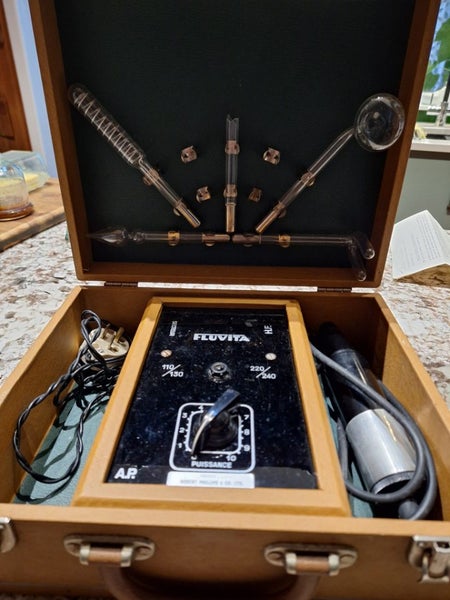 Vintage FLUVITA Electrotherapy Device. Collectible, Powers On – As Is Carousel 1