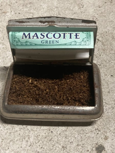 Vintage tabacco tin- with vintage Tobacco Carousel 2