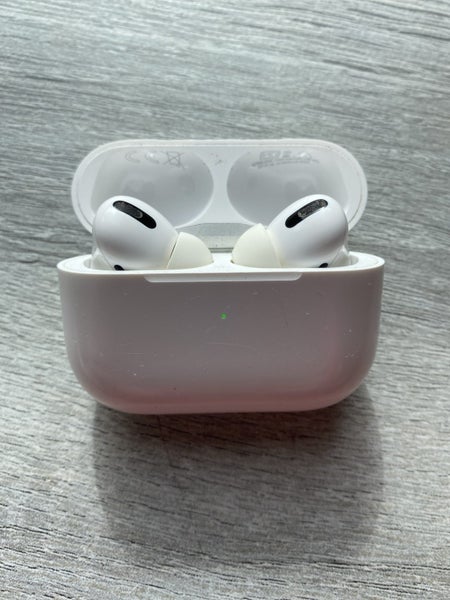 $1 reserve AirPods Pro 1st gen636145884872971115