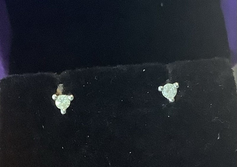 NATURAL DIAMOND EARRINGS Carousel 1