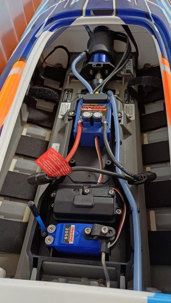 Traxxas RC wide body catamaran Carousel 2