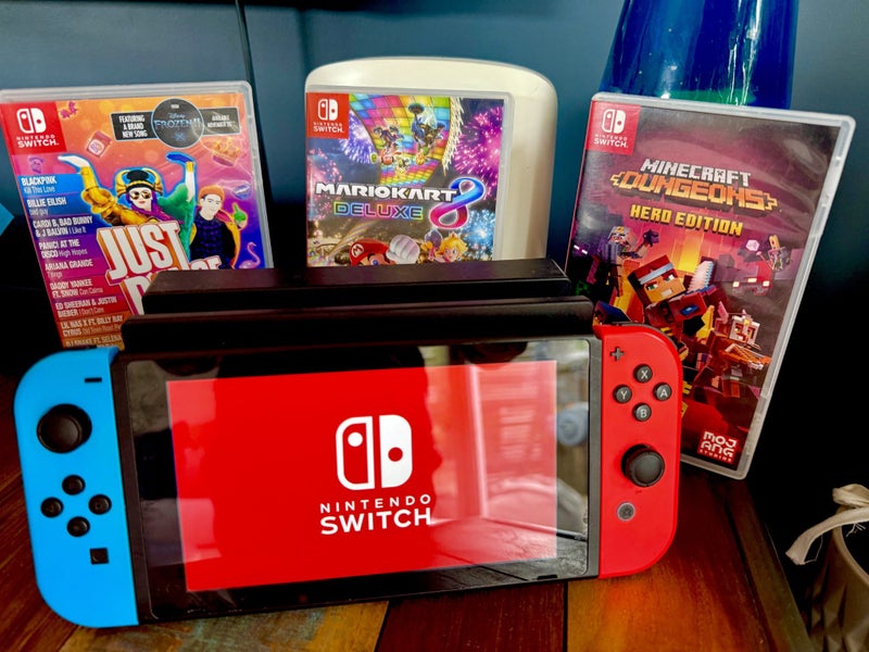 Nintendo Switch with 3 games (Near Mint) Carousel 1