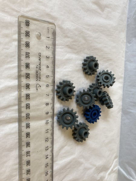 10 Knex Crown gears small and grey Carousel 1