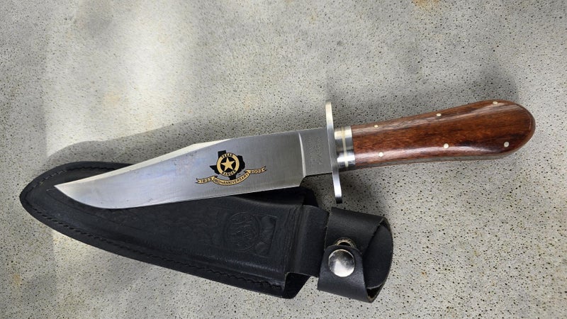 knife - Bowie collectable Carousel 1