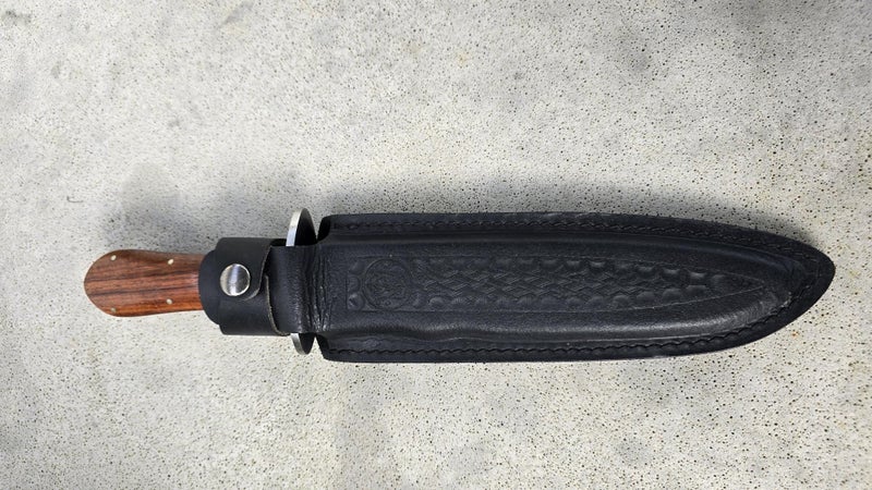 knife - Bowie collectable Carousel 2