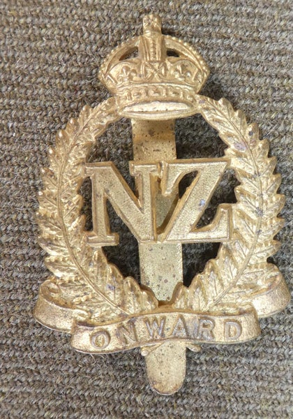 WW2 ONWARDS HAT BADGE ENGLISH MADE QUALITY GUANT? Carousel 1