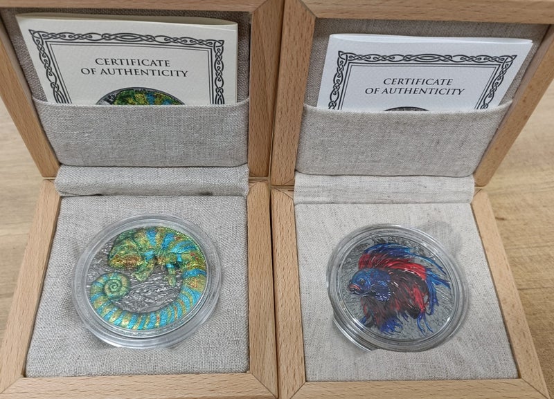 DEALS4DOLLARS - (RARE) CHAMELEON & BETA FISH PURE 999.9 FINE SILVER. Carousel 2