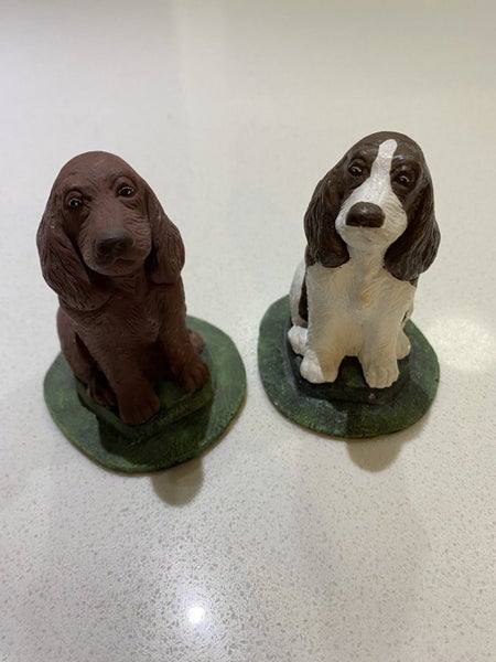 Dogs x 2 Figurines Carousel 1