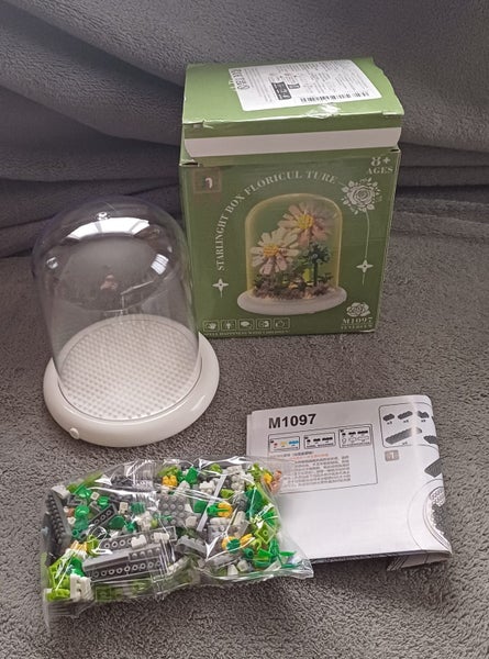 Building block flower in dome Brand new unused Carousel 4