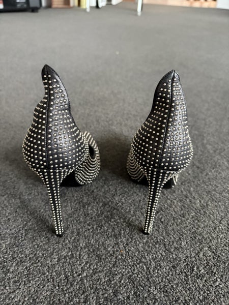 Saint Laurent Paris Studded Pumps Carousel 2