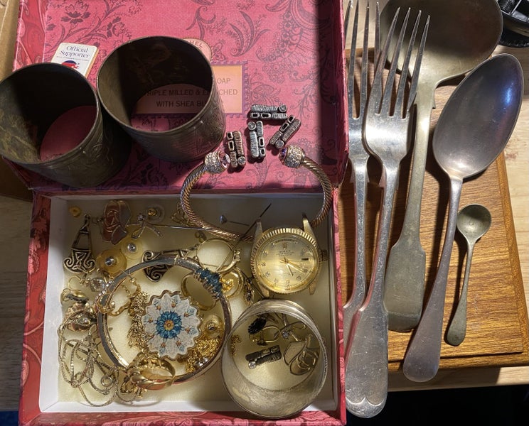 $1 Reserve - Silverware and jewellery Carousel 1
