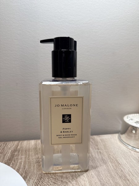 Jo Malone London Poppy & Barley Hand and Body Wash 250ml Carousel 1