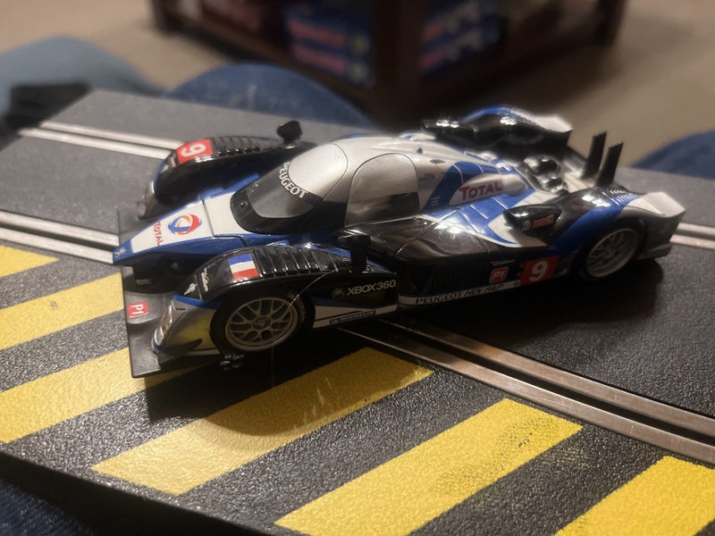 Scalextric LMP Peugeot Carousel 2