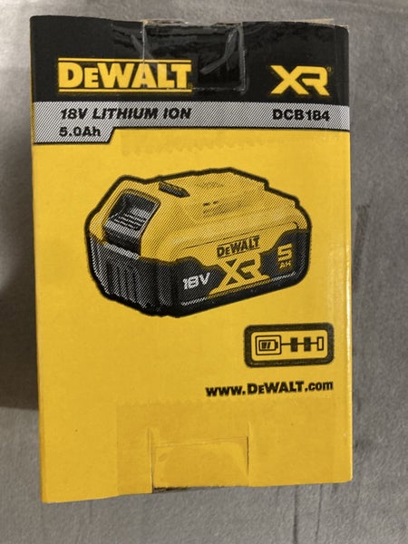 DeWALT 18V 5.0Ah Battery and Charger Starter Kit Carousel 2
