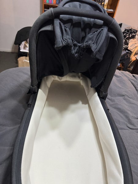Edwards & Co Carrycot Carousel 2