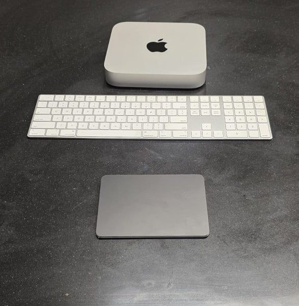 ! Mac Mini M2 2023 - 24 GB Ram/512 GB +Trackpad+Magic Keyboard w/Numeric Keypad Carousel 1