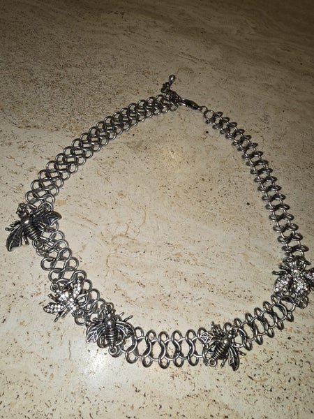 Unique metal and crystal Bee necklace Carousel 1