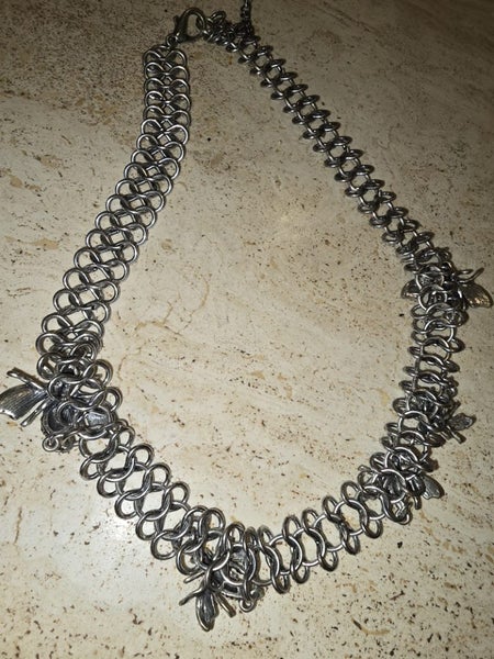 Unique metal and crystal Bee necklace Carousel 9