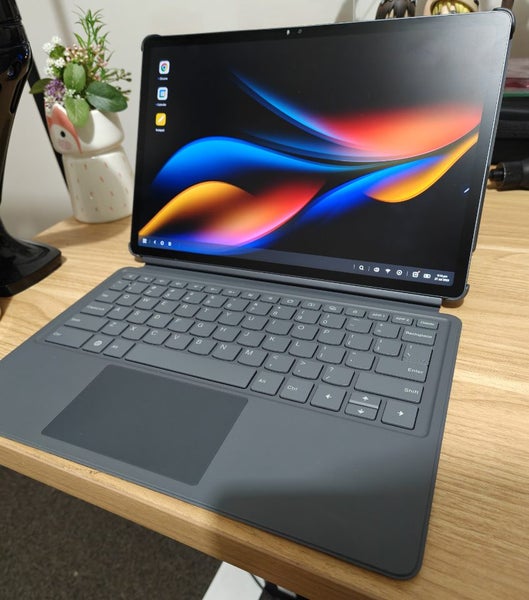 Lenovo Ideatab Pro + official Keyboard Case Carousel 1