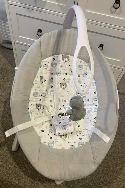BABY SWING/ROCKER - MOTORISED **NEAR NEW!!** Carousel 2