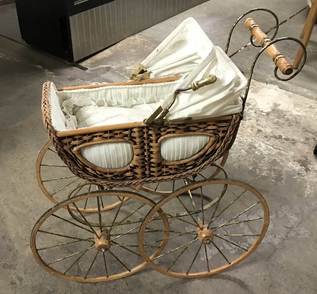 Retro Victorian Style Dolls Pram Carousel 1