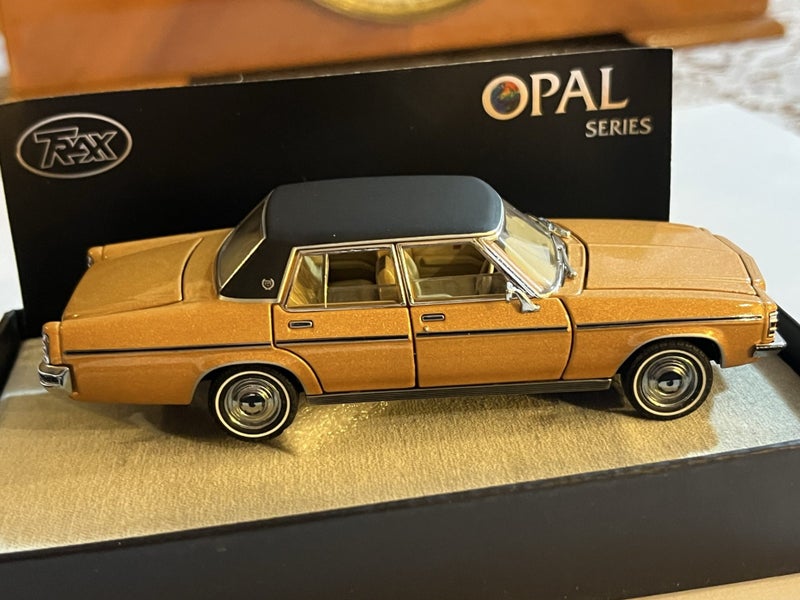 1/43 TRAX TO09 1976 Holden HX Statesman De Ville - Gold Carousel 1