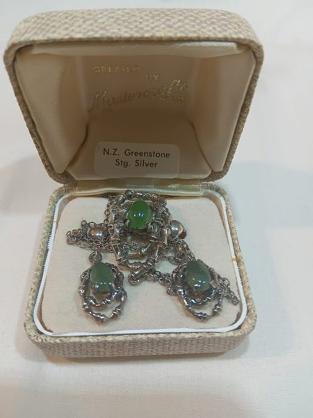 Nz greenstone, stg, silver earrings and necklace Carousel 1