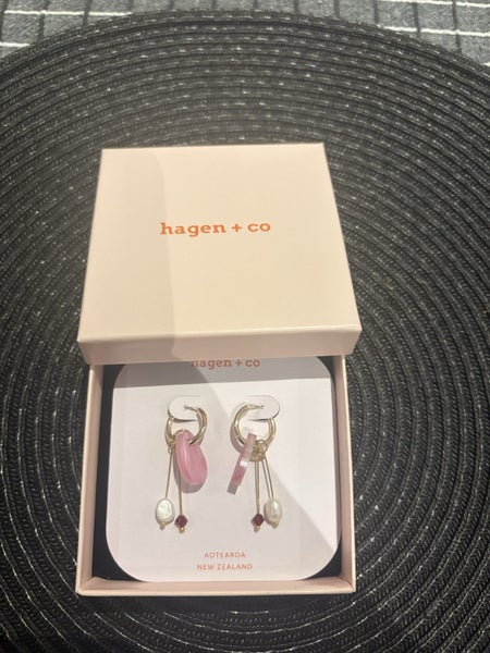 Hagen + co earrings Carousel 3