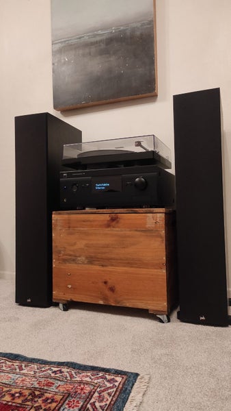 Premium quality stereo / home theatre setup with turntable Carousel 1