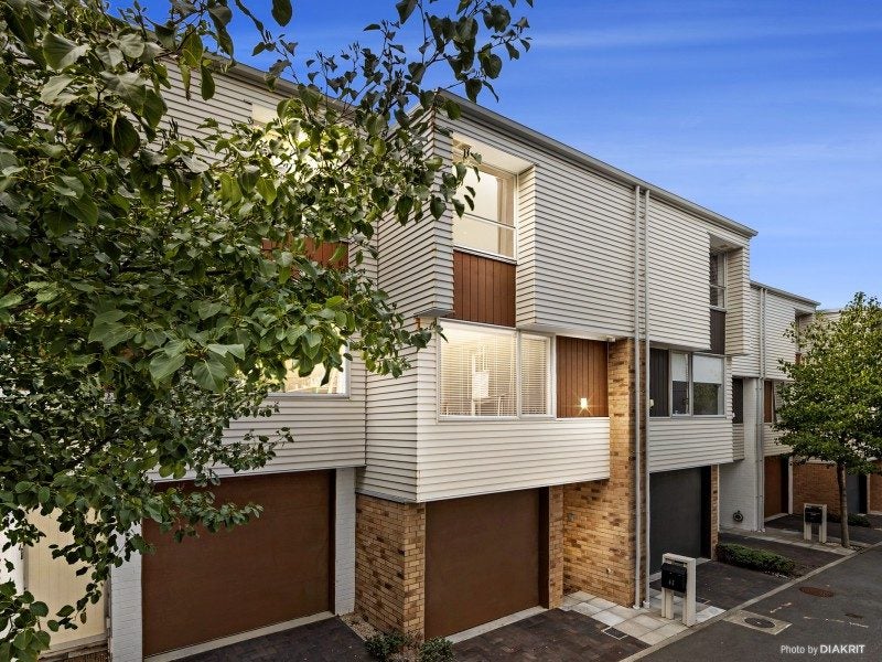 Newtown, 3 bedrooms63617776234883111