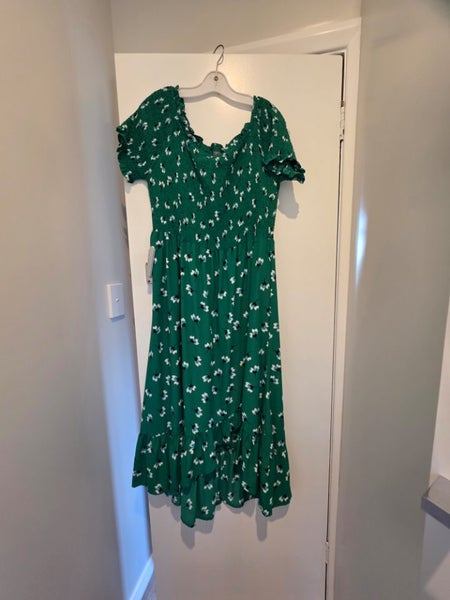 Lady's green and blue dress Carousel 4