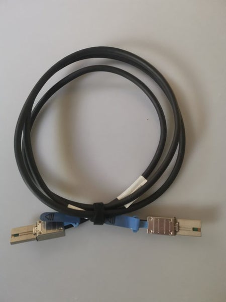 External HP SAS cable, Male Mini SAS SFF-8088, 2m Carousel 1