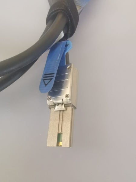 External HP SAS cable, Male Mini SAS SFF-8088, 2m Carousel 2