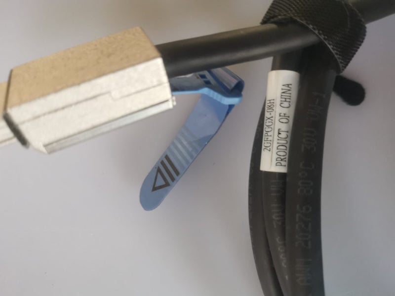 External HP SAS cable, Male Mini SAS SFF-8088, 2m Carousel 3