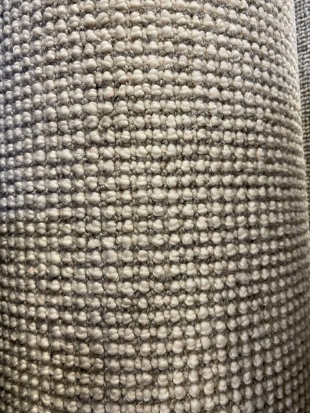 Auction 18 5.25 x 3.55 metres Woolen Loop pile carpet. Carousel 2