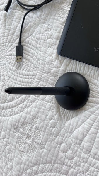 $1 Reserve WACOM INTUOS PRO SMALL Carousel 2