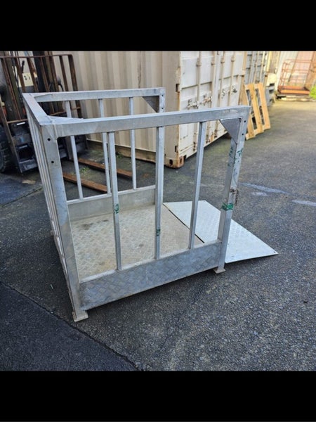 Single man cage Carousel 2