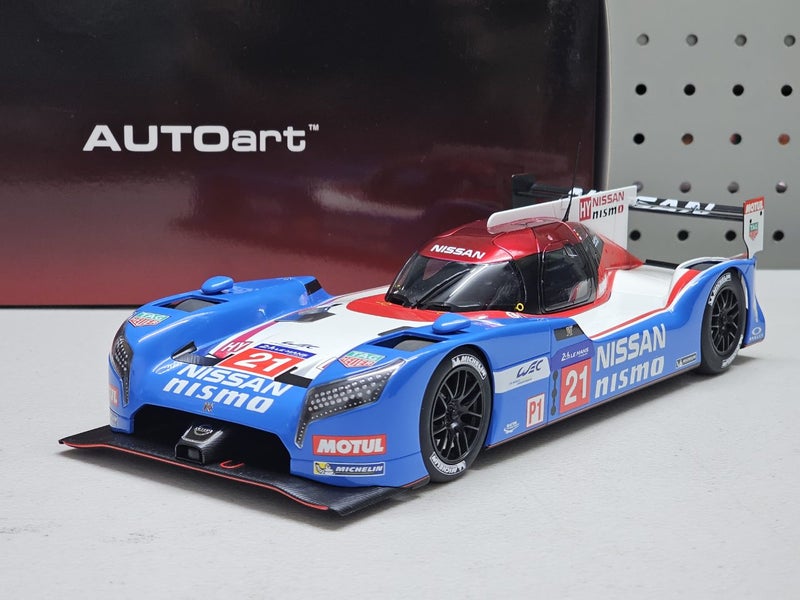 1/18 Nissan GTR LM Nismo - 2015 24hr Le Mans Carousel 1