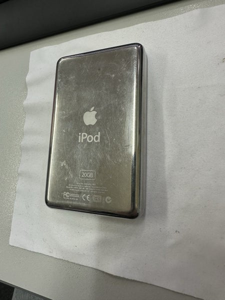 iPod Classic 3rd Gen 20GB Carousel 2