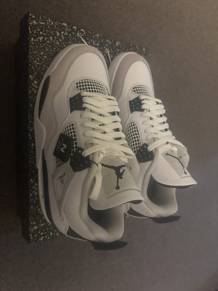 Jordan 4 Retro Military Black (US10) Carousel 2